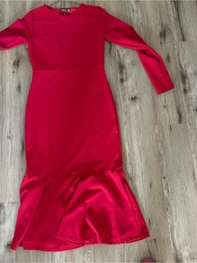 Boohoo Red Long-Sleeve Bodycon Dress with flared bottom